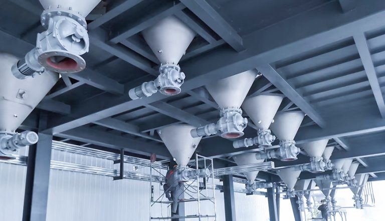 气力输送系统在输送面粉时，如何防止粉尘泄漏污染车间环境？