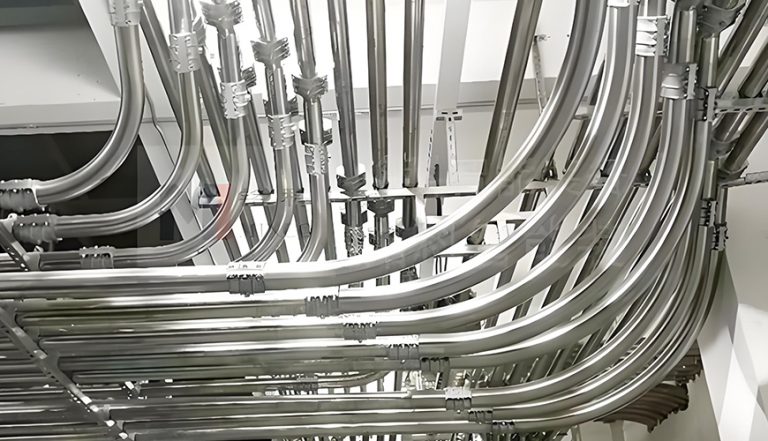 气力输送管道的弯头曲率半径设计对物料磨损和能耗有何影响？